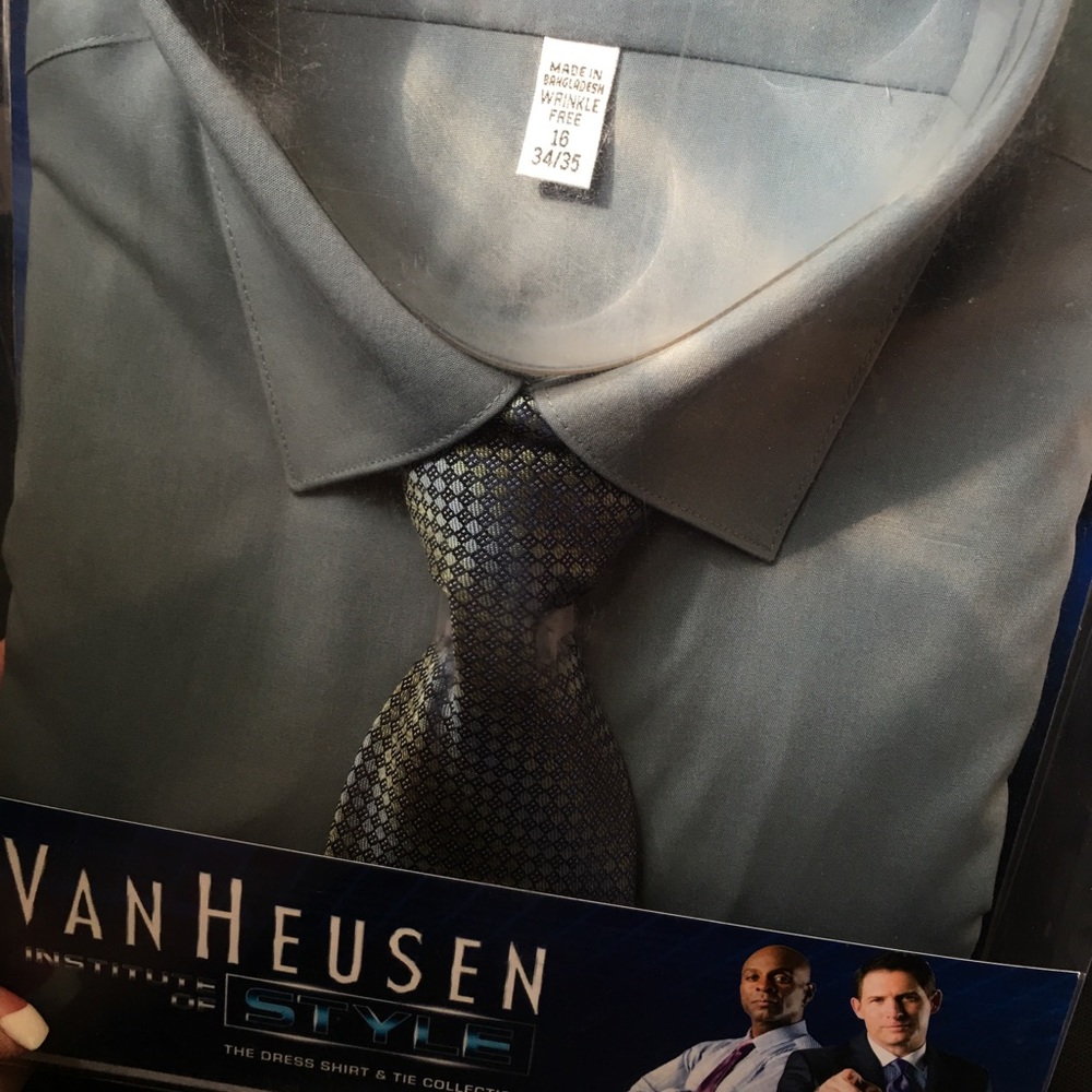 Van Heusen dress shirt and tie
